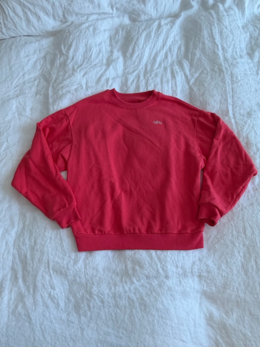 ALO Yoga Accolade Crewneck sweatshirt in Candy Red - Picture 3 of 7